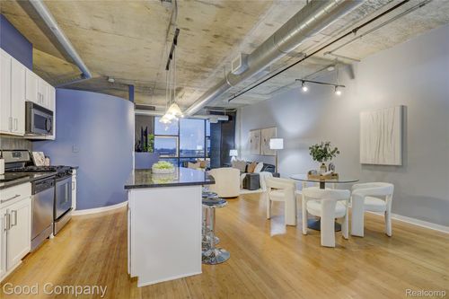 apt-604-100 W 5th St, Royal Oak, MI, 48067-2561 | Card Image