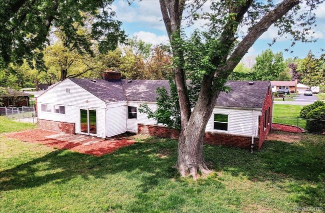 2365 Middlebelt Rd, House other with 4 bedrooms, 2 bathrooms and null parking in West Bloomfield MI | Image 45