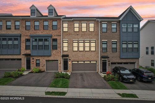 43 Valiant Ct, Middletown, NJ, 07748-3581 | Card Image