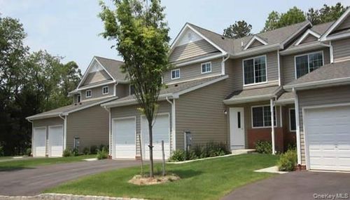 33-33 Stevens Place, Brookhaven, NY, 11727 | Card Image