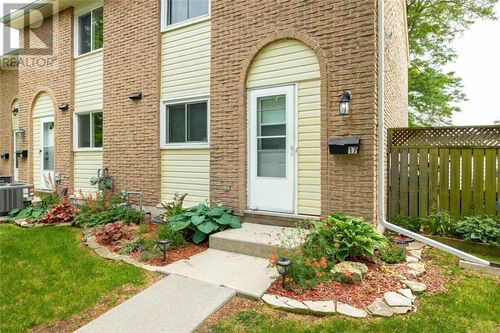 17-27 Turner Dr, Sarnia, ON, N7S4R9 | Card Image