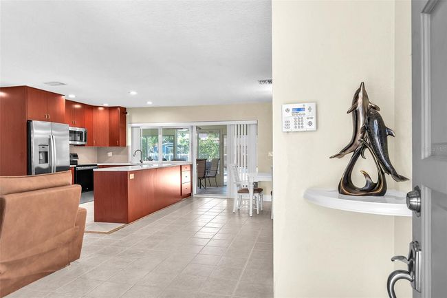 1012 Spindle Palm Way, House other with 3 bedrooms, 2 bathrooms and null parking in APOLLO BEACH FL | Image 6