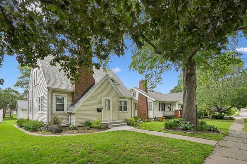 2950 Jefferson Ave, Davenport, IA, 52803-1637 | Card Image