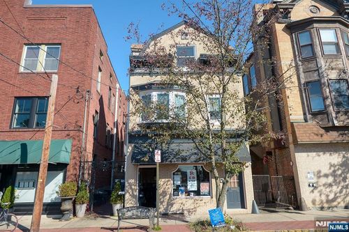 94 Walnut St, Montclair, NJ, 07042-3881 | Card Image