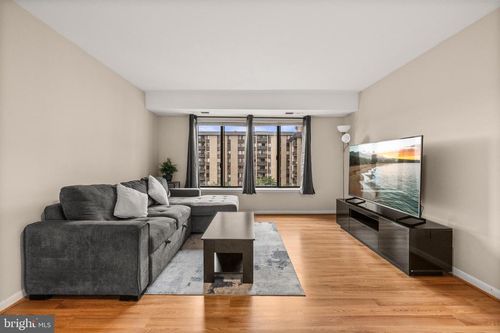 apt-813-3100 S Manchester St, FALLS CHURCH, VA, 22044-2716 | Card Image