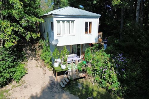 {{alt}} | Card Image