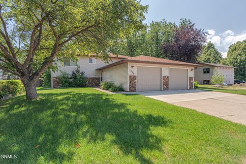 1609 Cologne Dr, Bismarck, ND, 58504-7021 | Card Image