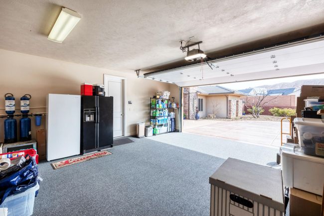 Garage lookin out | Image 7