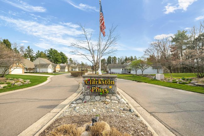 Clarkston Pines community entrance boulevard | Image 27