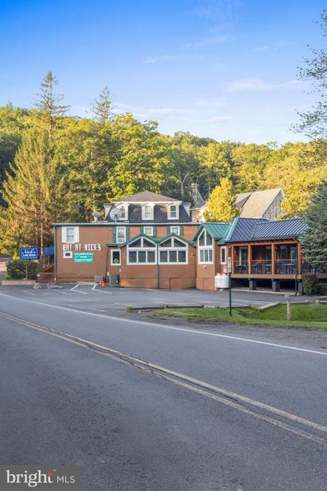 7 Red Oak Rd, House other with 3 bedrooms, 3 bathrooms and null parking in Lake Harmony PA | Image 94