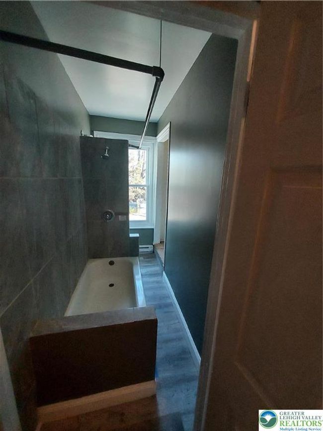 Main bathroom | Image 15