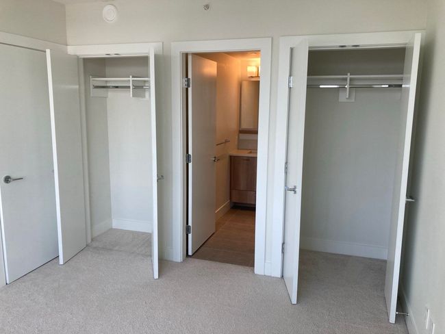 His and Her closets | Image 24
