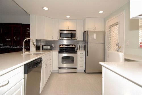 apt-207-300 Ne 12th Ave, Hallandale Beach, FL, 33009-4527 | Card Image
