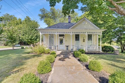 221 Walnut St, Springfield, TN, 37172-2027 | Card Image