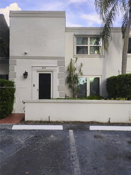 612 Ne 27th Ave, Hallandale Beach, FL, 33009-2943 | Card Image