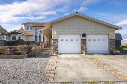 4121 Saltspring Dr, Ferndale, WA, 98248-9017 | Card Image