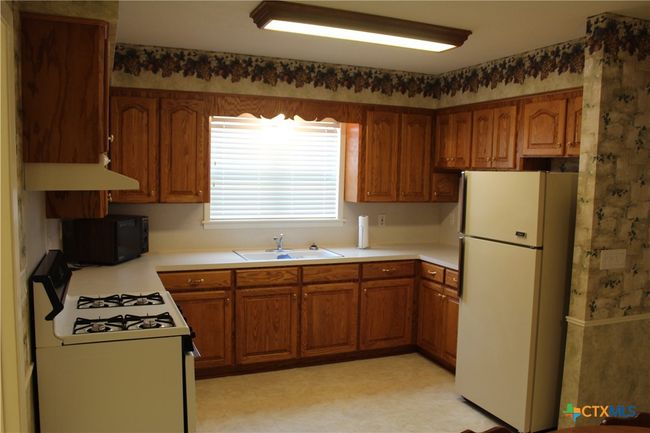 963 County Road 176, House other with 2 bedrooms, 3 bathrooms and null parking in Hallettsville TX | Image 9