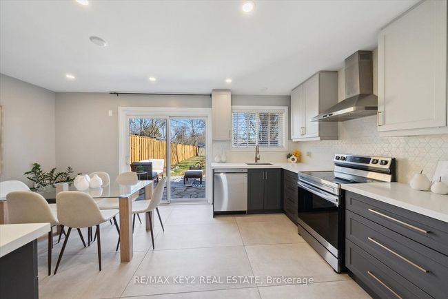 710A Krosno Blvd, House attached with 3 bedrooms, 2 bathrooms and 2 parking in Pickering ON | Image 7