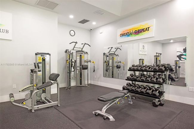 1406 - 19999 E Country Club Dr, Condo with 2 bedrooms, 2 bathrooms and null parking in Aventura FL | Image 36