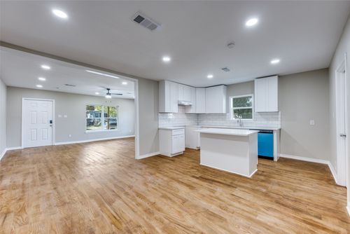 609 W Owing St, Denison, TX, 75020-4414 | Card Image