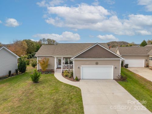 457 Riverwind Dr, Hendersonville, NC, 28739-8742 | Card Image