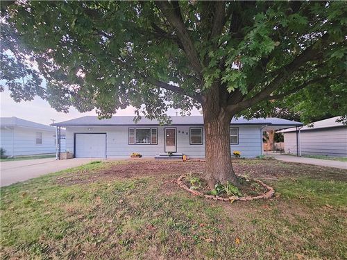 263 Kaw Ave, Garnett, KS, 66032-1035 | Card Image