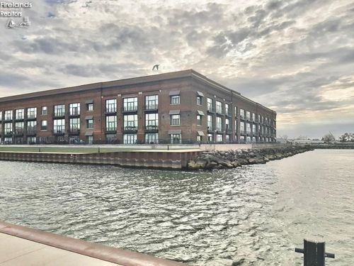unit-98-401 W Shoreline Dr, Sandusky, OH, 44870-0901 | Card Image