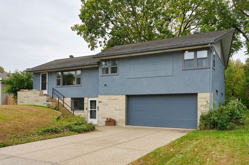 3917 Eckberg Dr, Brooklyn Center, MN, 55429-3034 | Card Image