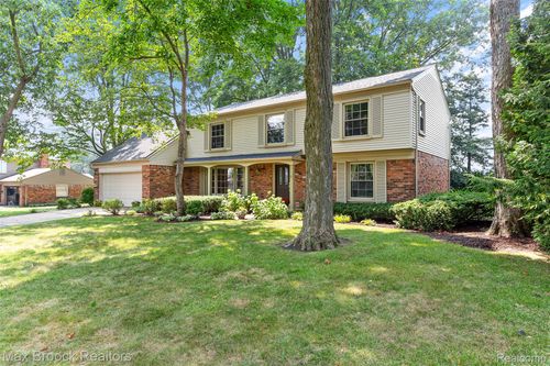 3246 E Breckenridge Ln, Bloomfield Hills, MI, 48301-4148 | Card Image