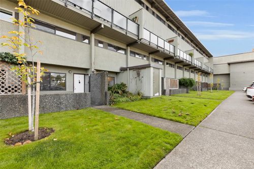 7-477 Lampson St, Esquimalt, BC, V9A5Z4 | Card Image