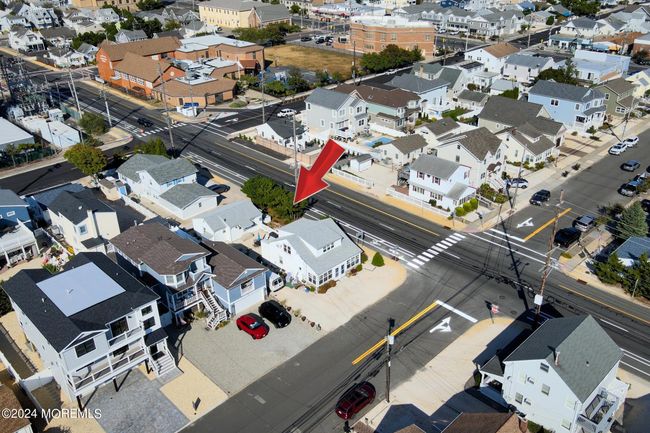 113 New Brunswick Ave, Home with 6 bedrooms, 3 bathrooms and null parking in Lavallette NJ | Image 5