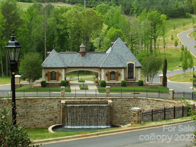 Reflection Pointe gated entrance | Image 40