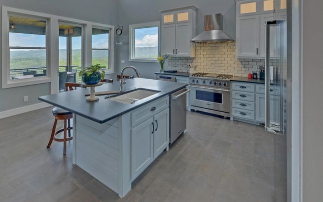 433 Hawkeye Trl, Home with 3 bedrooms, 3 bathrooms and null parking in Marble NC | Image 6