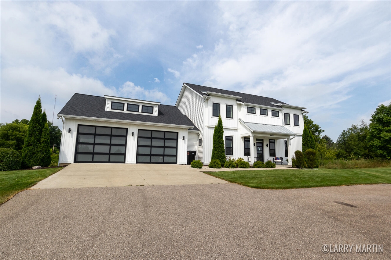 Summit Pointe Ct, Caledonia, MI 49316