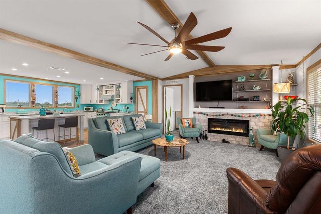 1411 Vogelsang Rd, Home with 3 bedrooms, 2 bathrooms and 3 parking in Columbus TX | Image 4