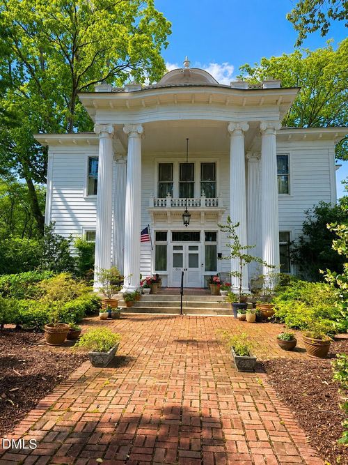 900 Nash St N, Wilson, NC, 27893-2909 | Card Image