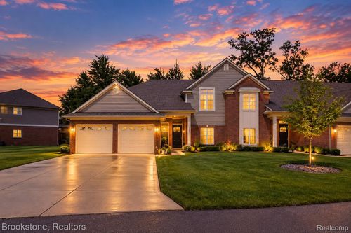 3773 Eagle Creek Dr, Shelby Township, MI, 48317-4742 | Card Image