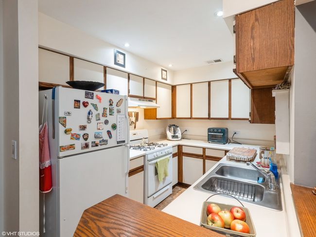 APT-304 - 671 Hapsfield Ln, Condo with 2 bedrooms, 2 bathrooms and 1 parking in Buffalo Grove IL | Image 9