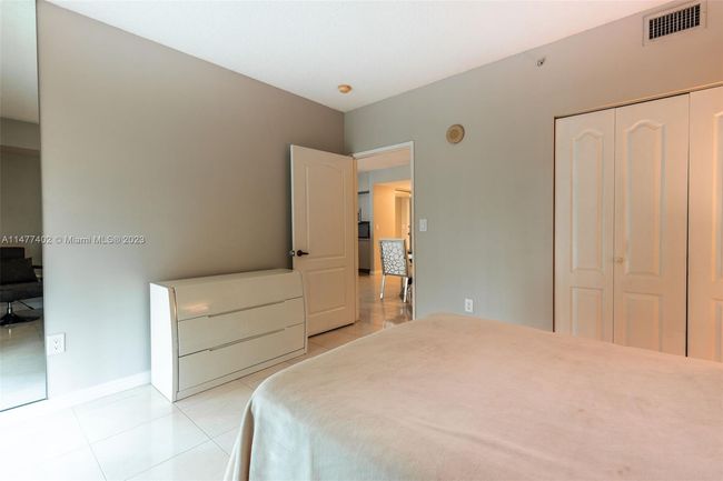 APT-603 - 17555 Atlantic Blvd, Condo with 2 bedrooms, 2 bathrooms and null parking in Sunny Isles Beach FL | Image 26