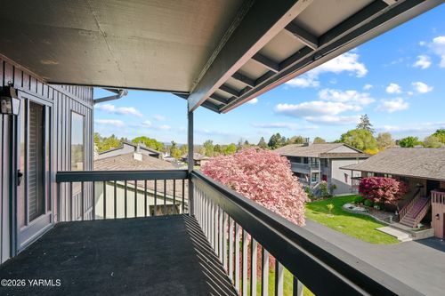 21 Burning Tree Dr, Yakima, WA, 98902-1576 | Card Image