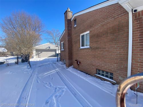 1106 Marion Dr, Holly, MI, 48442-1040 | Card Image