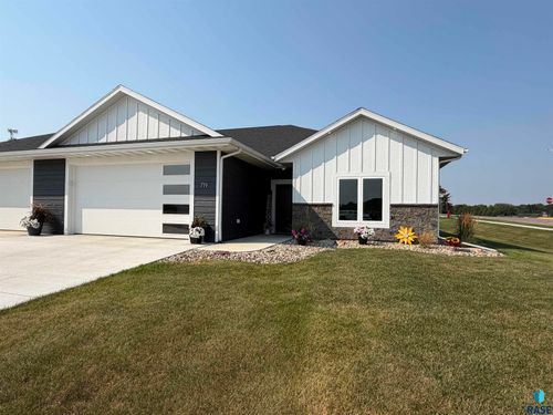 719 Tallgrass Cir, Luverne, MN, 56156-2500 | Card Image