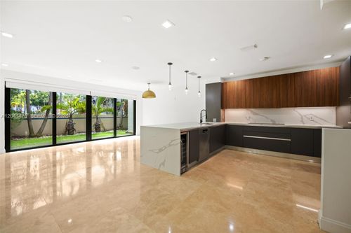 12f-21387 Marina Cove Cir, Aventura, FL, 33180-3556 | Card Image