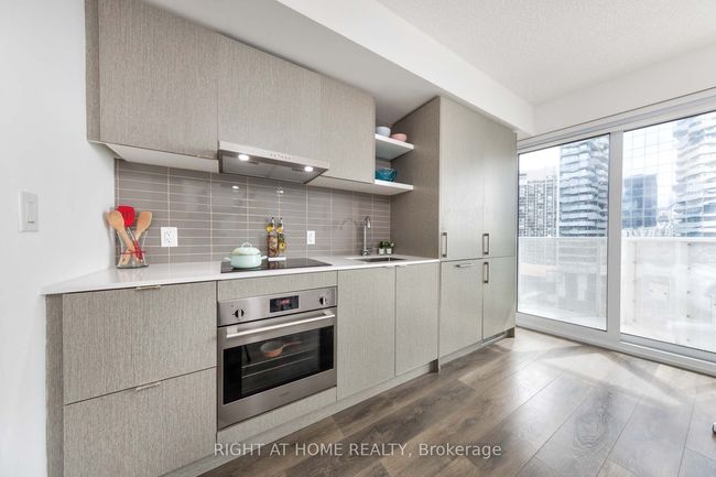 1408 - 100 Harbour St, Condo with 0 bedrooms, 1 bathrooms and null parking in Toronto ON | Image 9