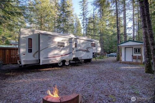 161 Christmas Tree Cir, Deming, WA, 98244 | Card Image