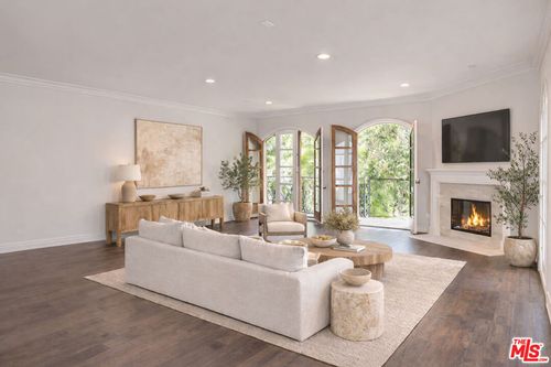 200-353 S Reeves Dr, Beverly Hills, CA, 90212-4029 | Card Image