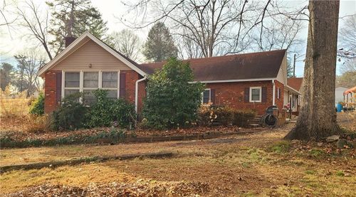 7400 Olin Rd, Pfafftown, NC, 27040-9760 | Card Image