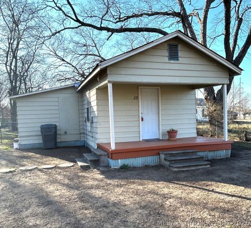 15 N St Nw, Ardmore, OK, 73401-2706 | Card Image