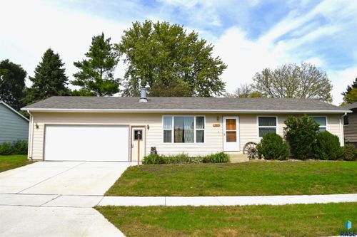 704 N Mapleton Ave, Sioux Falls, SD, 57104 | Card Image