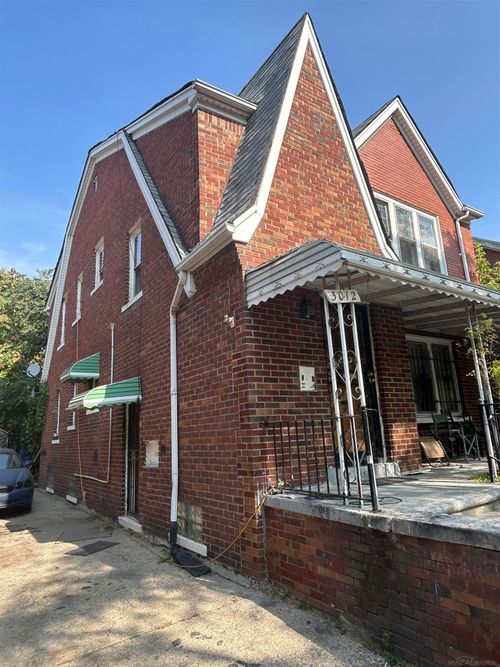 3010 Fullerton St, Detroit, MI, 48238-3300 | Card Image